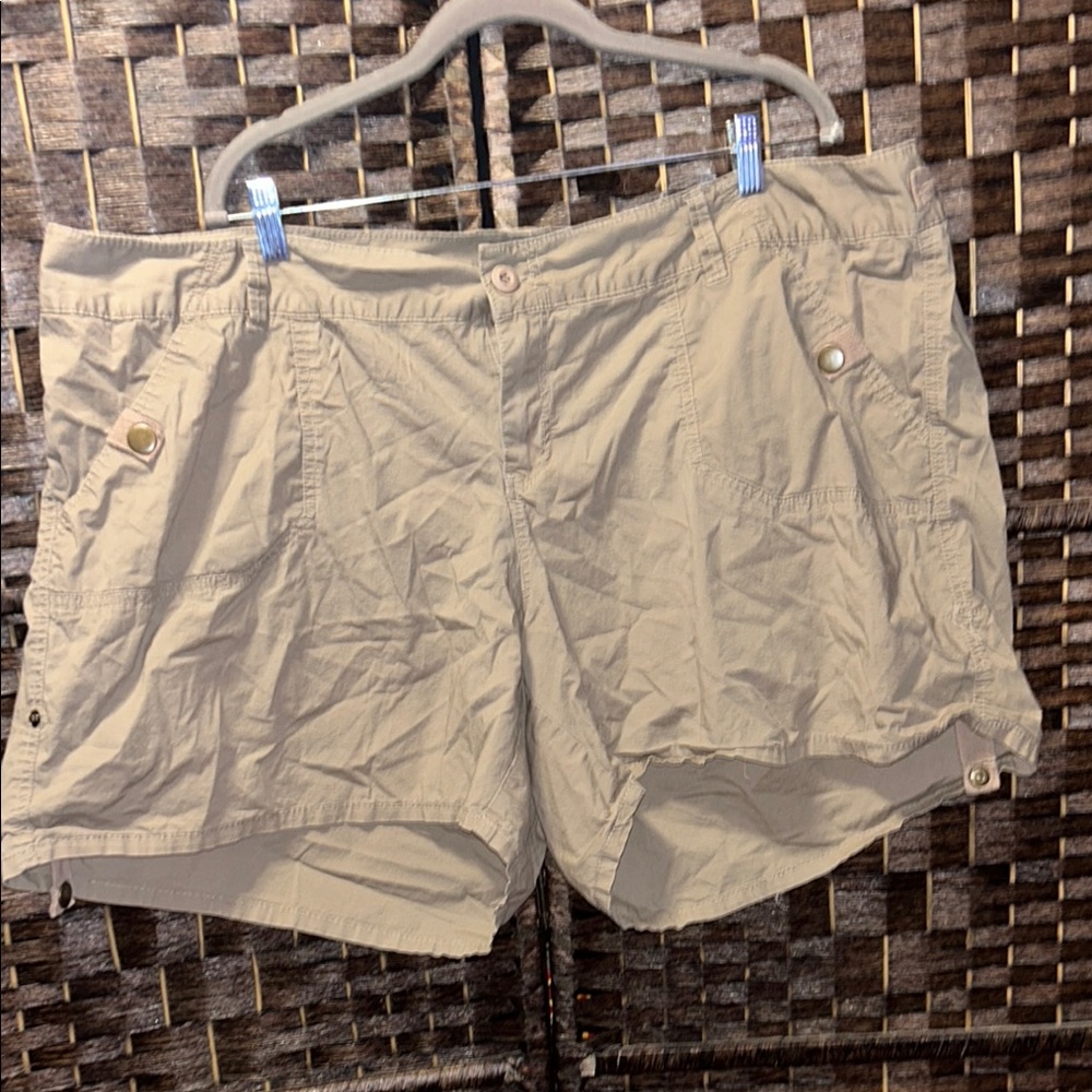 Torrid Tan Cargo Shorts Lightweight Casual 26 plus